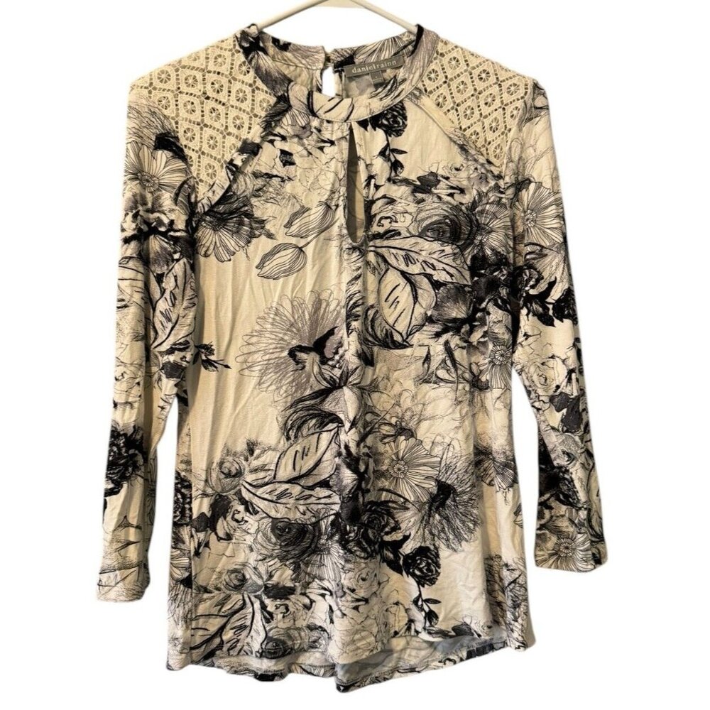 Daniel Rainn Size Small knit Shirt Long Sleeve Crochet Floral Cottagecore Modern